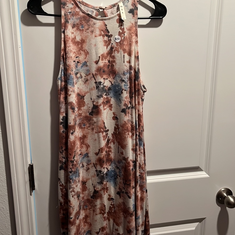 Dresses - Picture 8 of 12